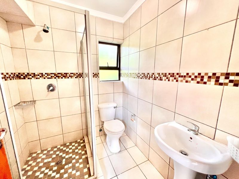 Modern 1 Bed Studio Apartment To Rent - Available 1 June - Photo 5