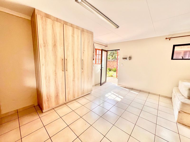 Modern 1 Bed Studio Apartment  To Rent in Beaulieu, Midrand - Photo 2