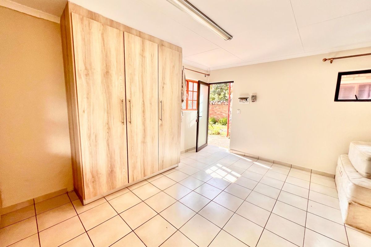 Modern 1 Bed Studio Apartment  To Rent in Beaulieu, Midrand - Photo 2