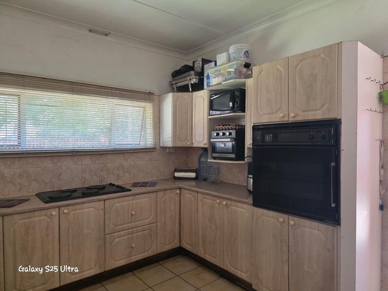 House For Sale in Witbank Ext 8, Witbank - Photo 4