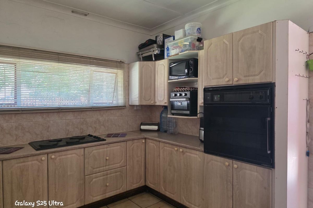 House For Sale in Witbank Ext 8, Witbank - Photo 4