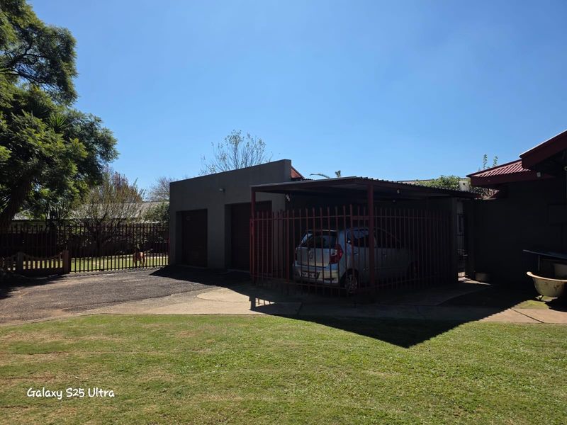 House For Sale in Witbank Ext 8, Witbank - Photo 2