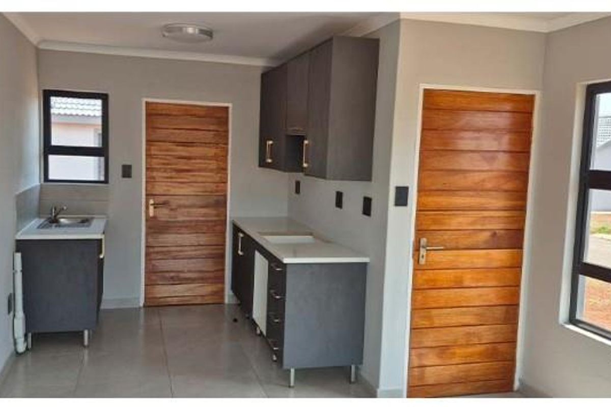 House For Sale in Vosloorus, Boksburg - Photo 4