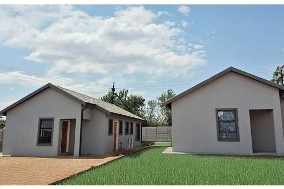 House For Sale in Vosloorus, Boksburg - Photo 2