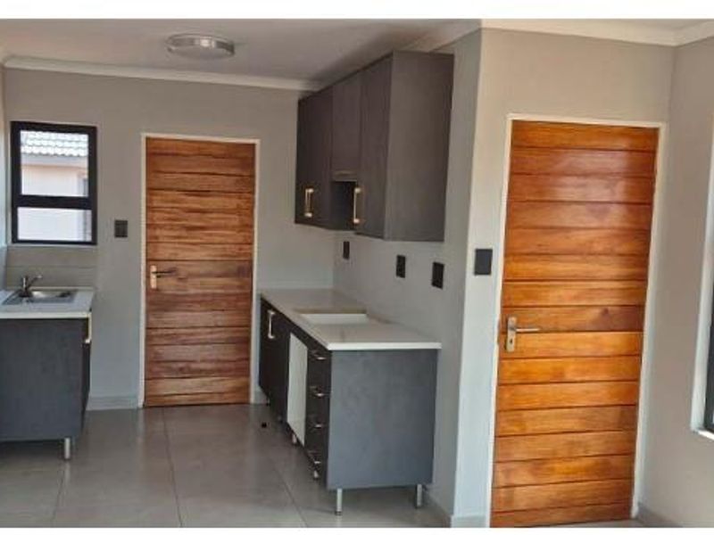 House For Sale in Vosloorus, Boksburg - Photo 5