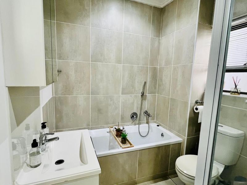 2 bedroom 1 full bath - Lonehill - Photo 8