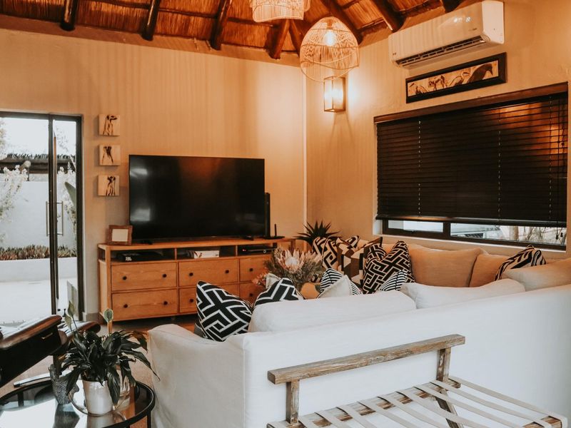 Luxury Home for Sale in the Hoedspruit Wildlife - Pool - Boma - Bushlife - Photo 5