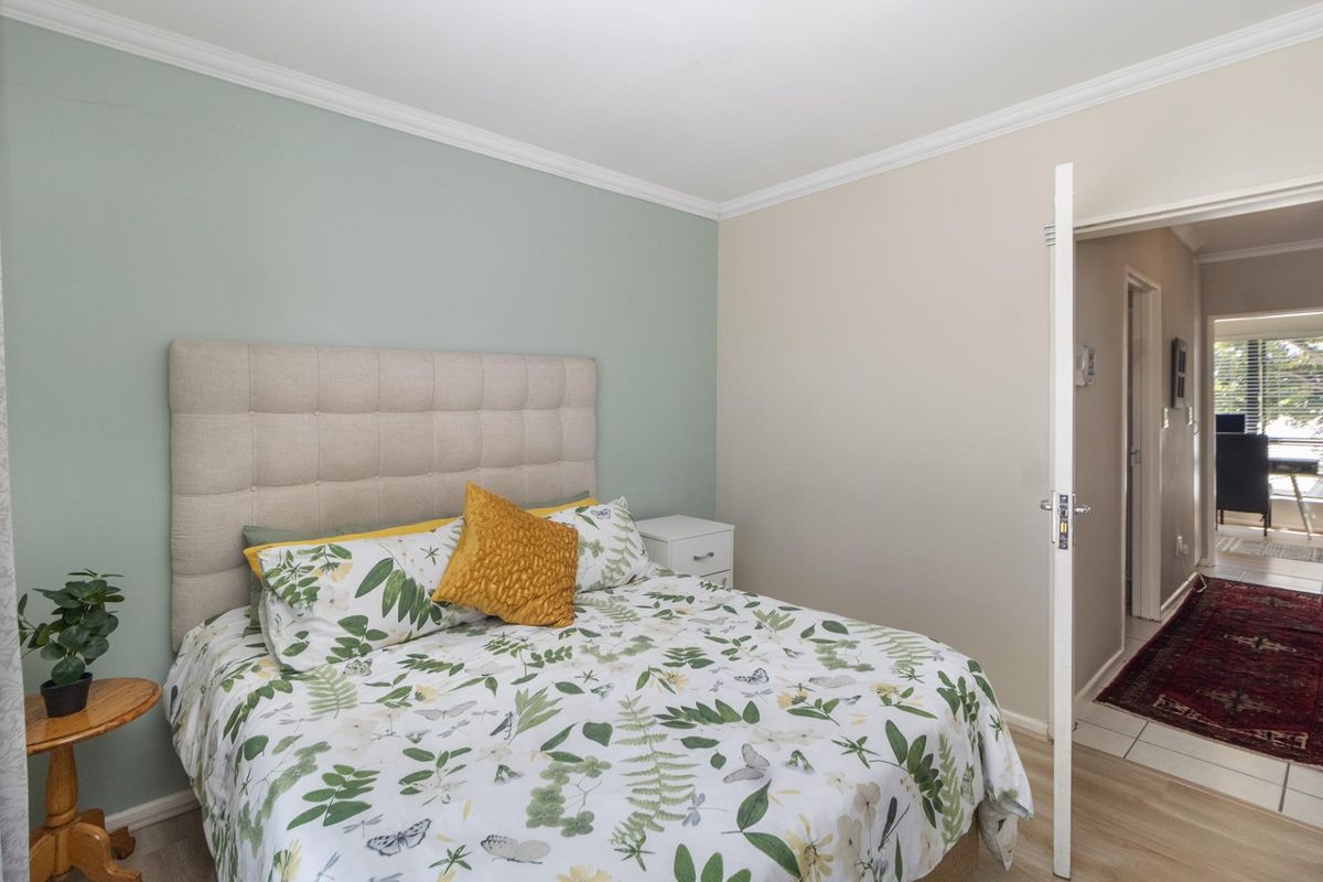 Charming Two-Bedroom Duplex You Need To See in Burgundy Estate - Photo 3