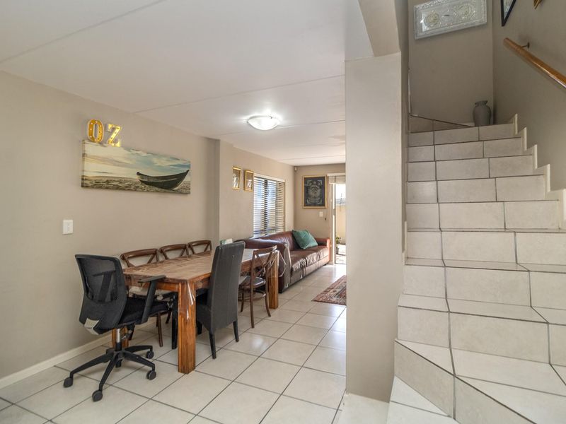Charming Two-Bedroom Duplex You Need To See in Burgundy Estate - Photo 10