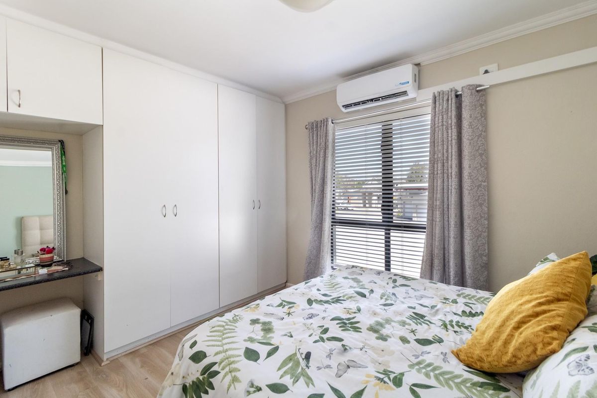 Charming Two-Bedroom Duplex You Need To See in Burgundy Estate - Photo 2