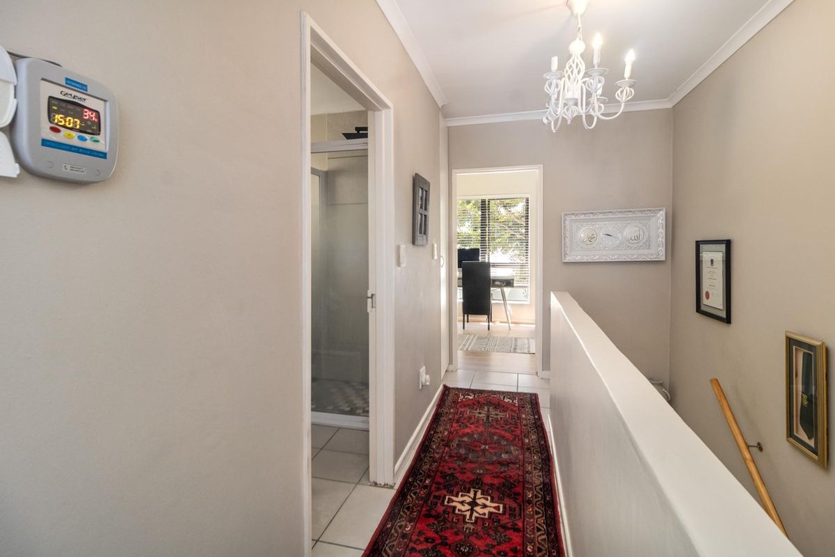 Bourgogne Two-Bedroom Duplex in Burgundy Estate - Photo 4