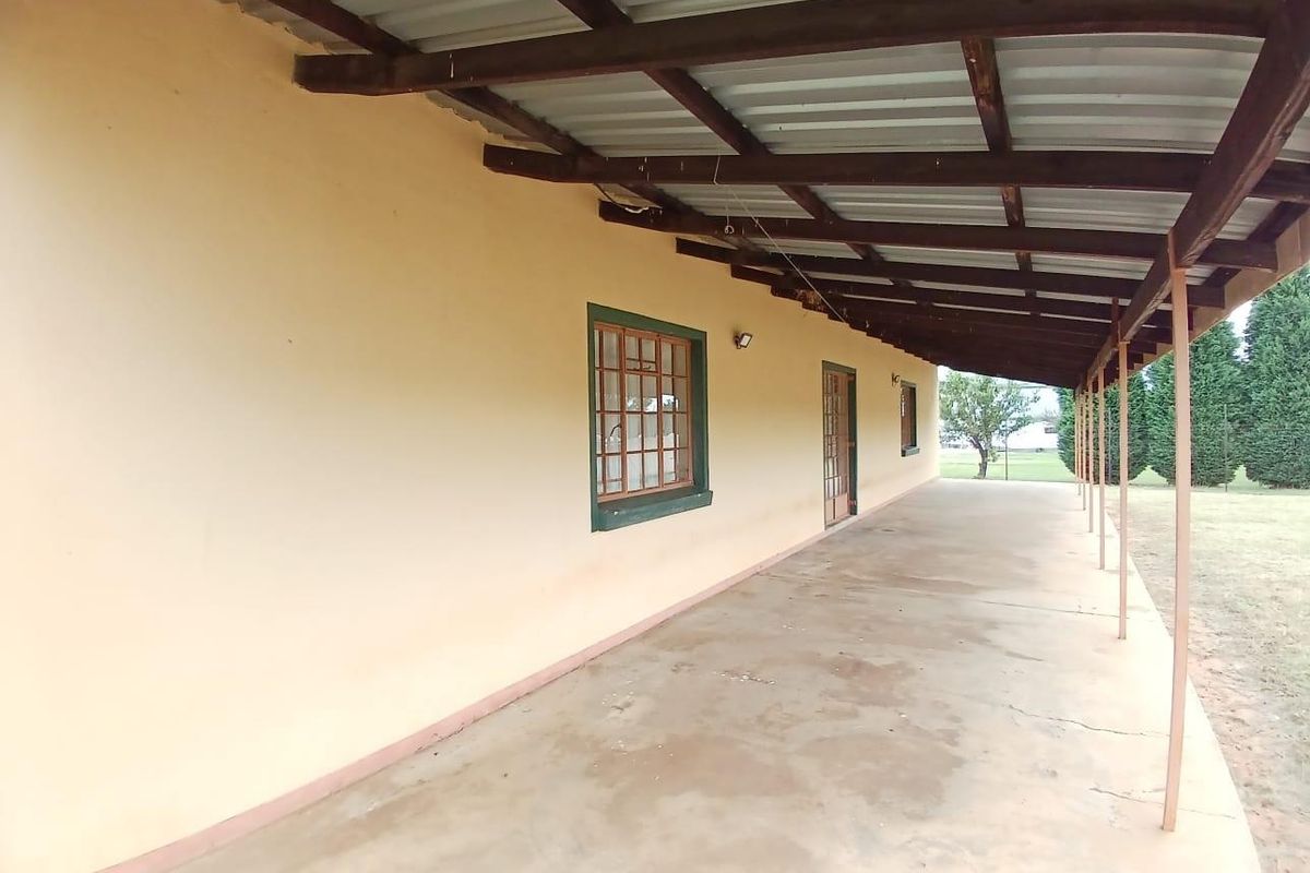 House For Sale in Utrecht, KwaZulu Natal - Photo 2