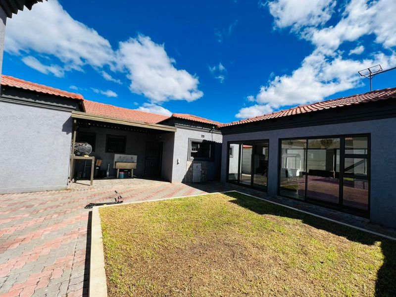 House For Sale in Vanderbijlpark CW 5, Vanderbijlpark CW, Vanderbijlpark - Photo 2
