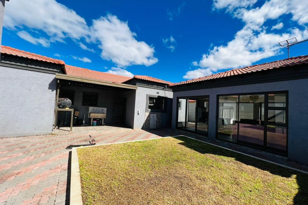 House For Sale in Vanderbijlpark CW 5, Vanderbijlpark CW, Vanderbijlpark - Photo 2