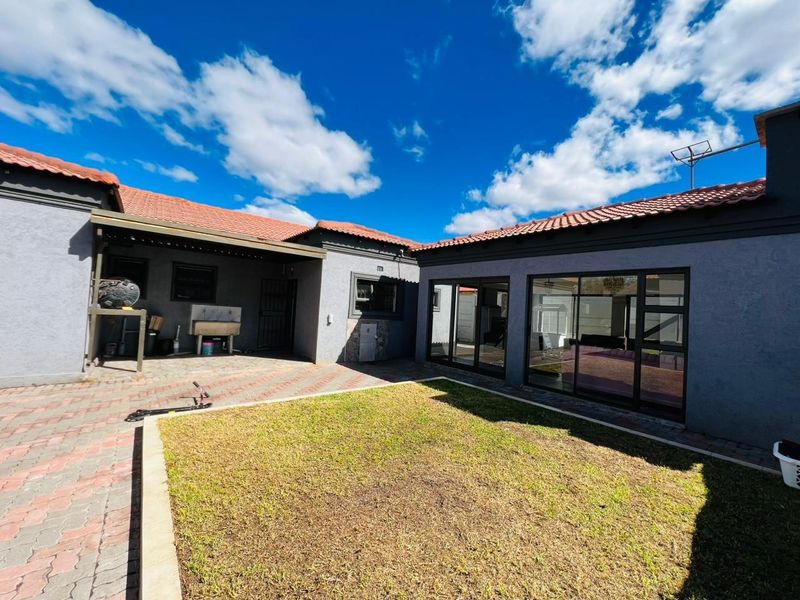 House For Sale in Vanderbijlpark CW 5, Vanderbijlpark CW, Vanderbijlpark - Photo 3