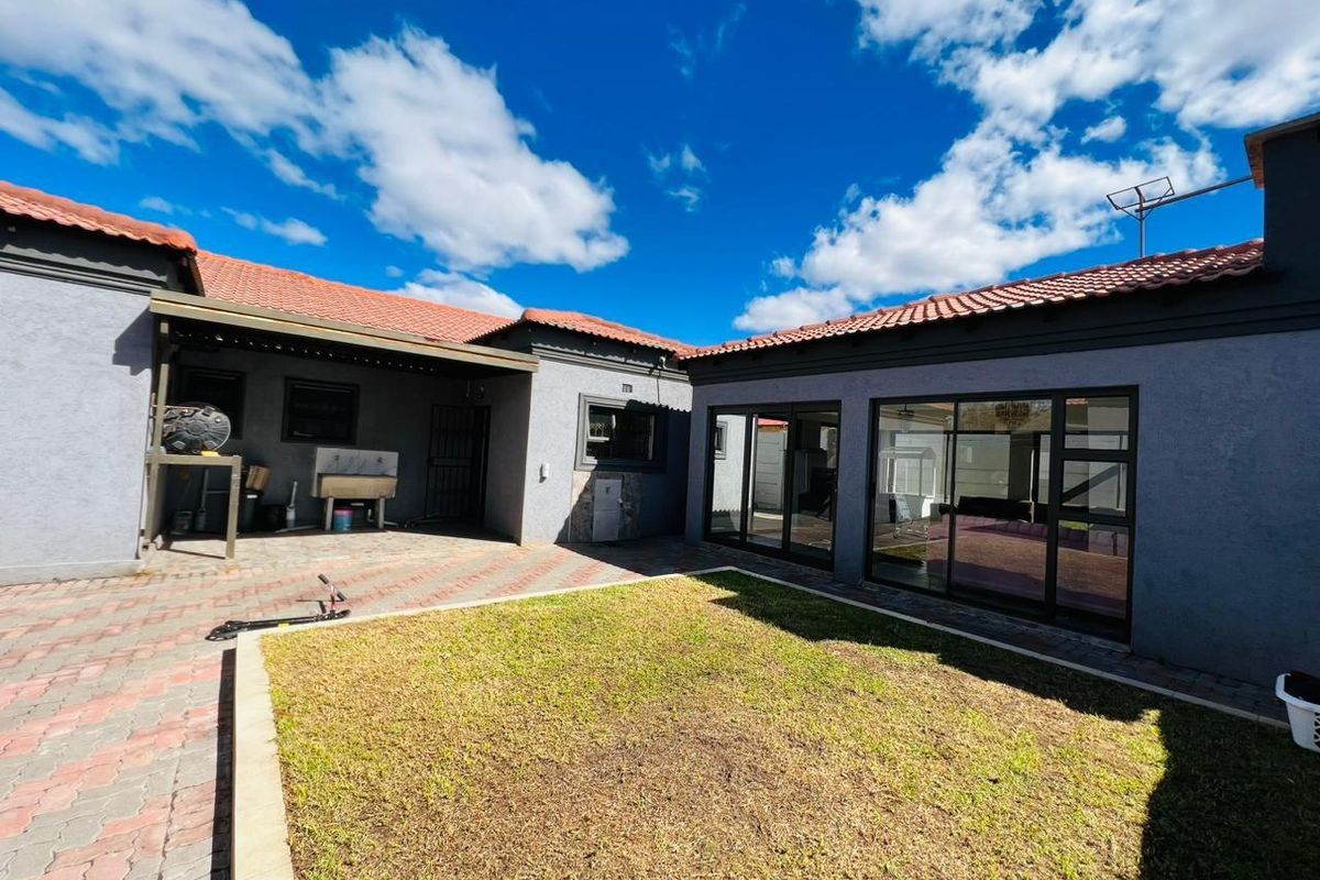 House For Sale in Vanderbijlpark CW 5, Vanderbijlpark CW, Vanderbijlpark - Photo 3
