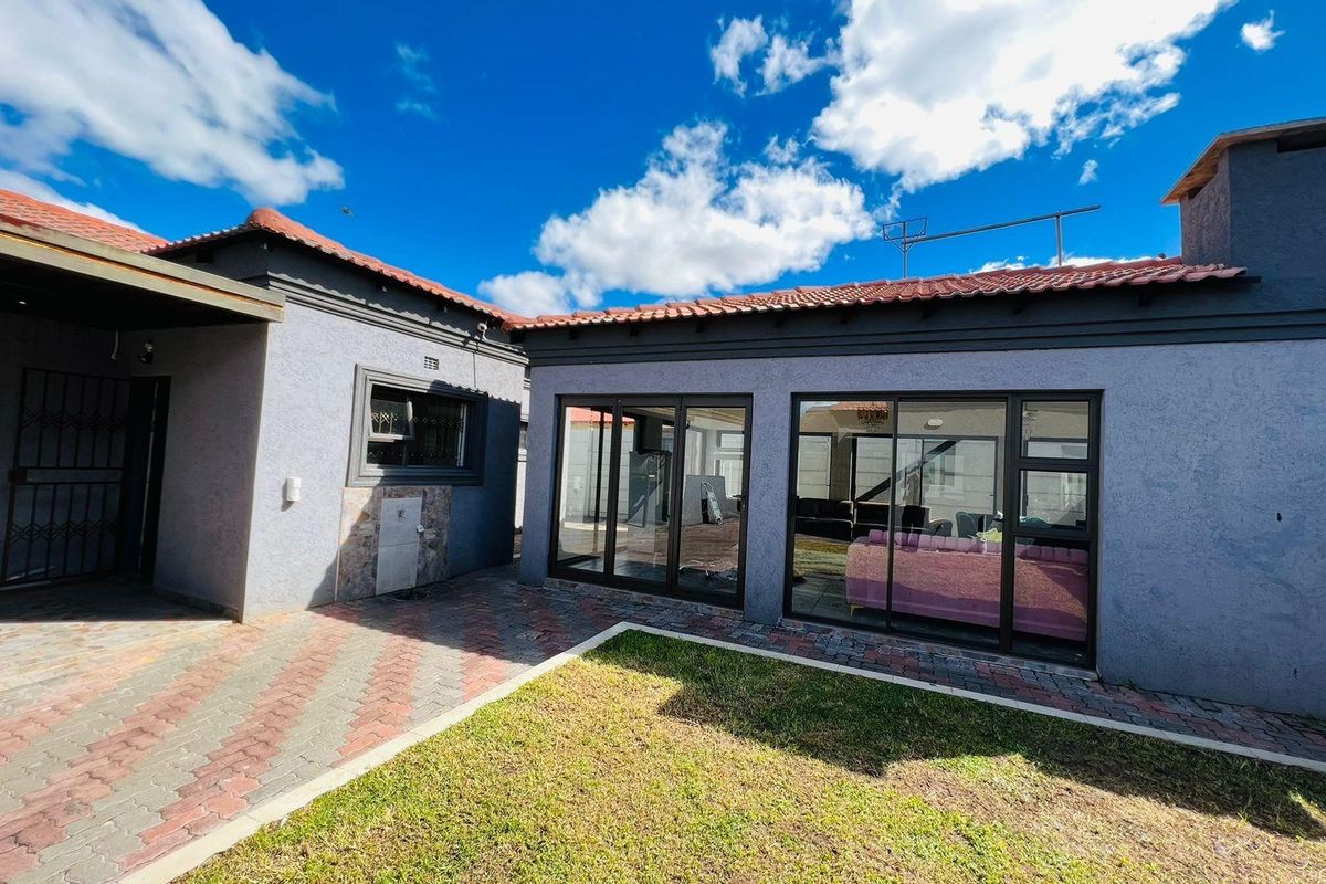 House For Sale in Vanderbijlpark CW 5, Vanderbijlpark CW, Vanderbijlpark - Photo 5