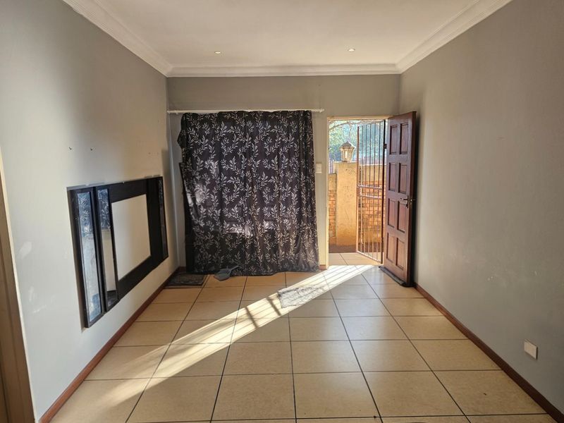 Apartment Block For Sale in Witbank Ext 5, Witbank - Photo 9