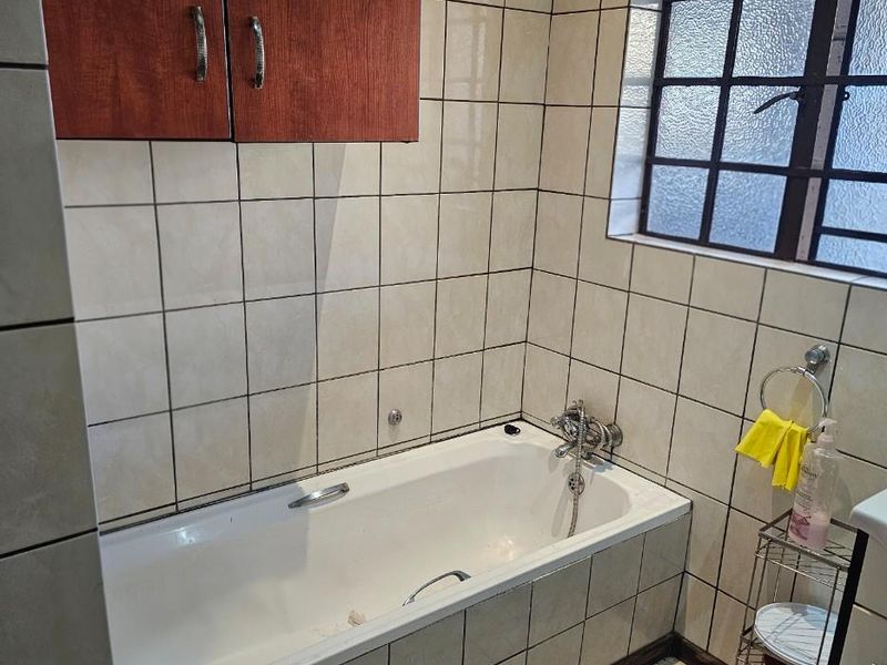 Apartment Block For Sale in Witbank Ext 5, Witbank - Photo 8