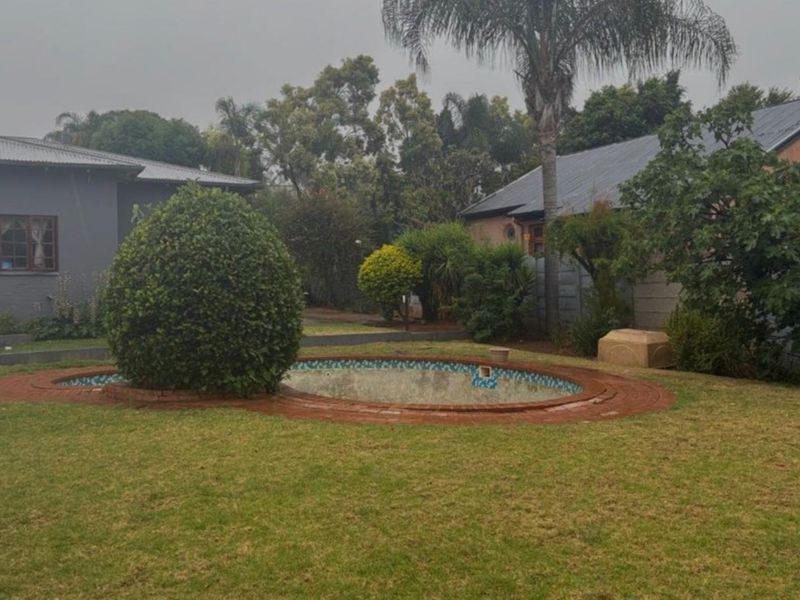 Huge House for sale in Eastwood, Pretoria - Photo 2