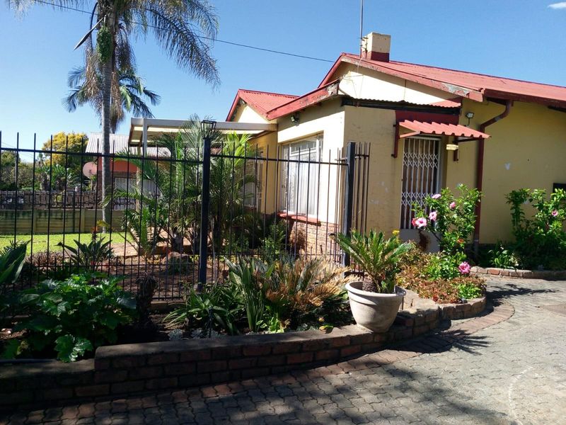 House For Sale in Silverton, Pretoria - Photo 2