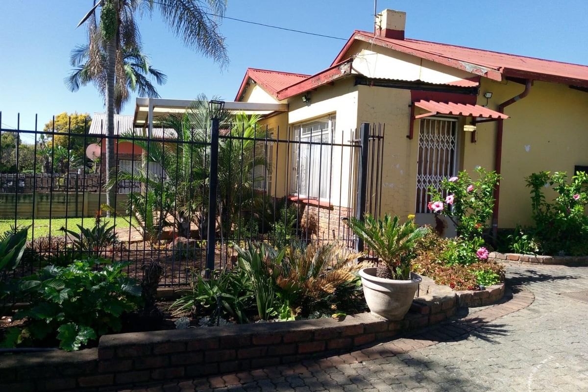 House For Sale in Silverton, Pretoria - Photo 2