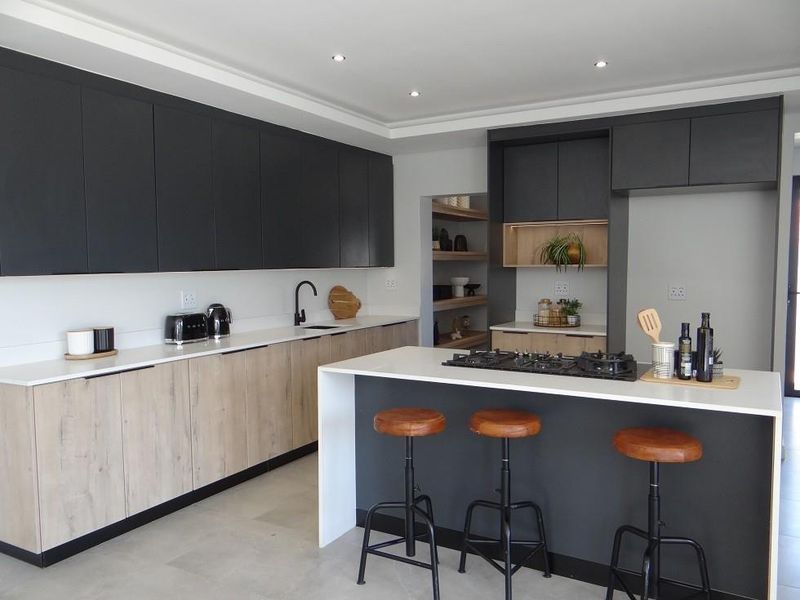 4 Bedroom House For Sale in Fountainbrook Estate, Midstream Estate, Centurion - Photo 3