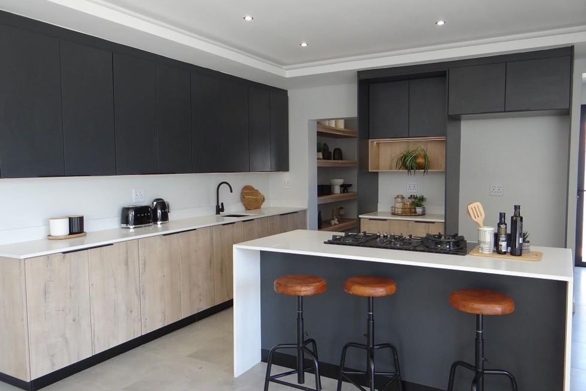 4 Bedroom House For Sale in Fountainbrook Estate, Midstream Estate, Centurion - Photo 3