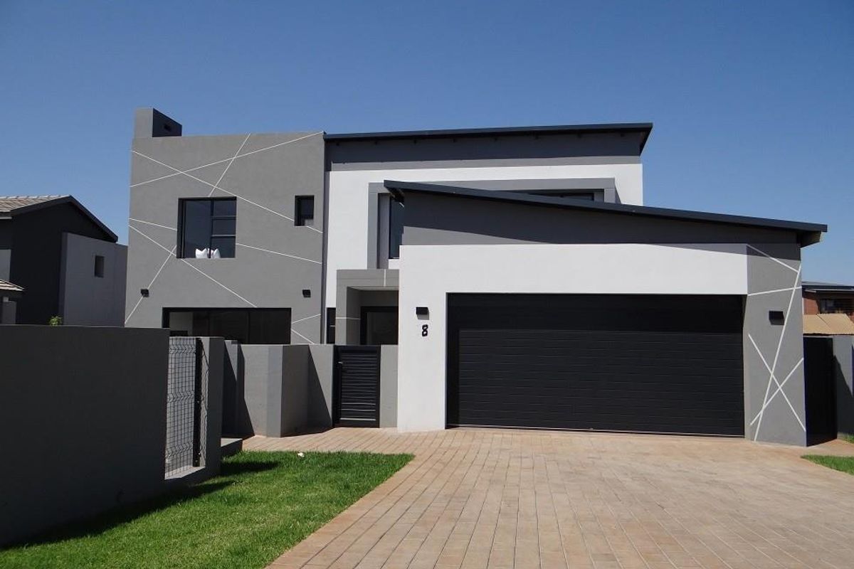 4 Bedroom House For Sale in Fountainbrook Estate, Midstream Estate, Centurion - Photo 2