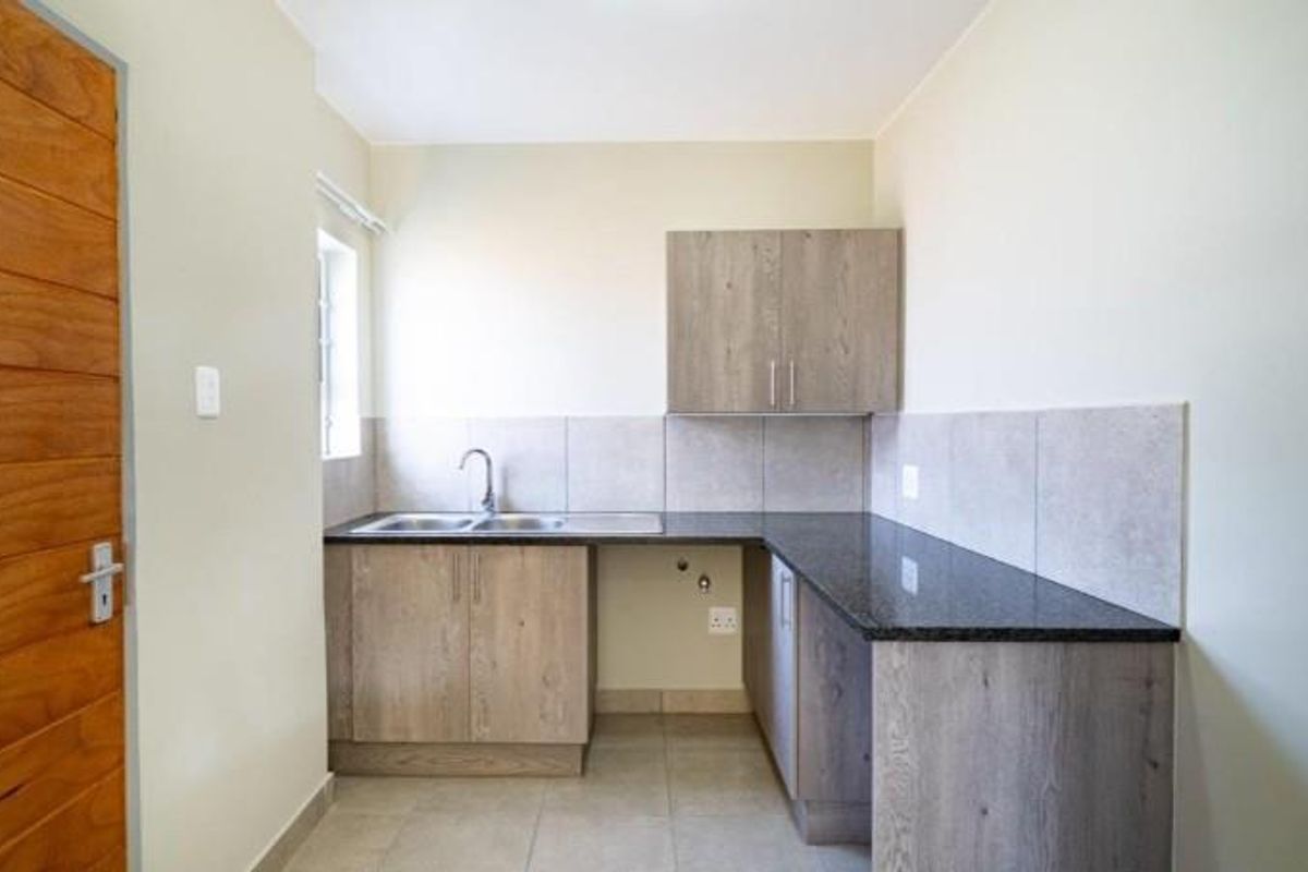 House For Sale in Klerksoord, Akasia - Photo 3