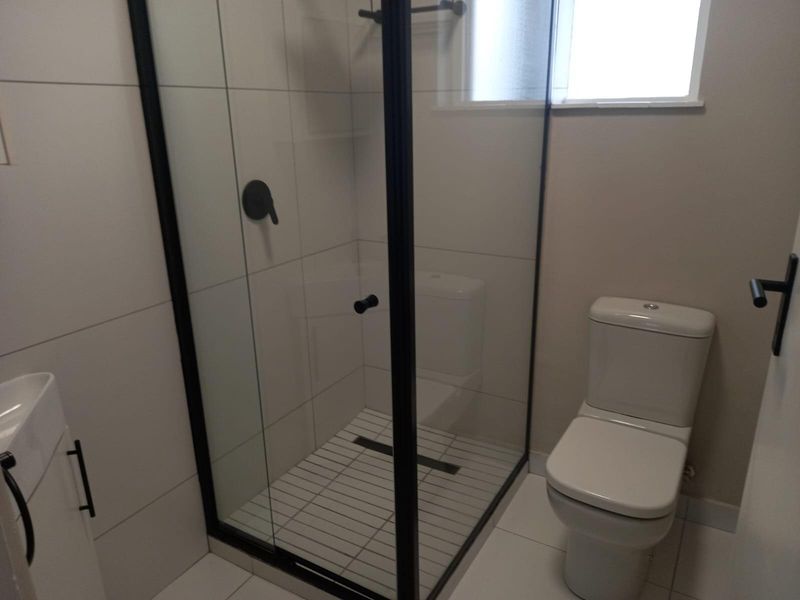 Mossel Bay Central - Lovely 2 Bedroom Flat with Sea and Town Views - Photo 9
