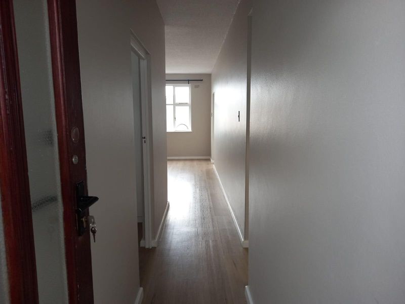Mossel Bay Central - Lovely 2 Bedroom Flat with Sea and Town Views - Photo 3