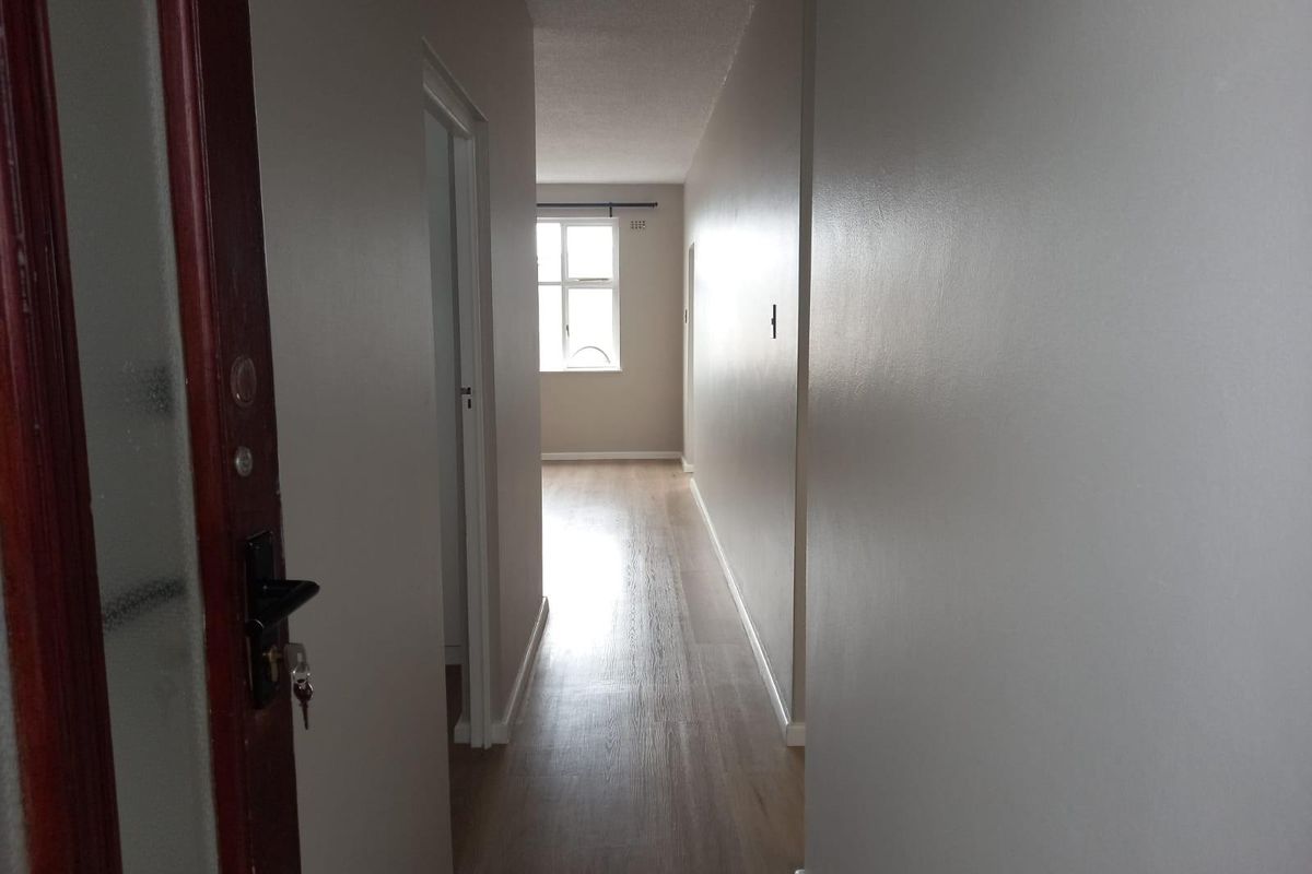 Mossel Bay Central - Lovely 2 Bedroom Flat with Sea and Town Views - Photo 3