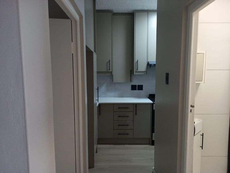 Mossel Bay Central - Lovely 2 Bedroom Flat with Sea and Town Views - Photo 4