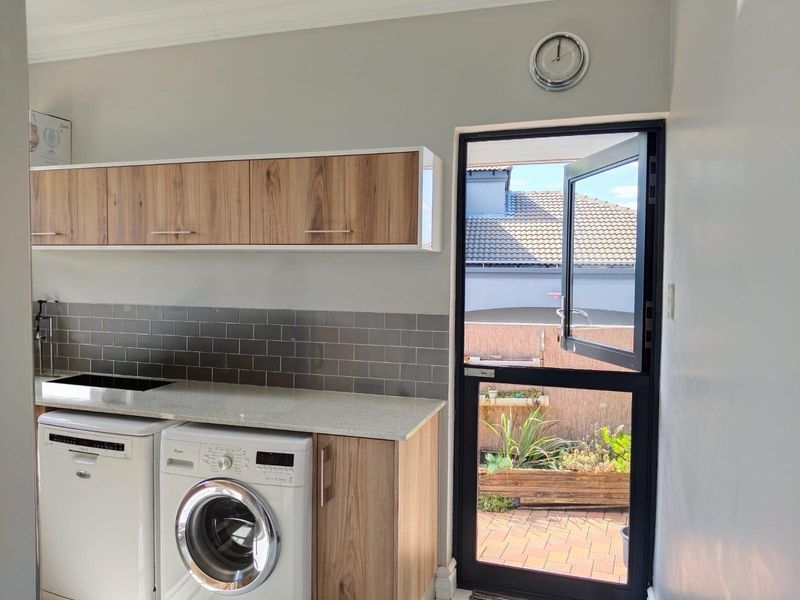 3 bedroom House To Rent in Blue Valley Golf Estate Centurion - Photo 5