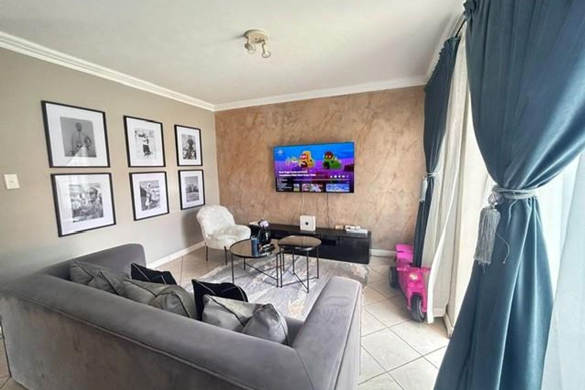 Townhouse For Sale in The Orchards, Akasia - Photo 2