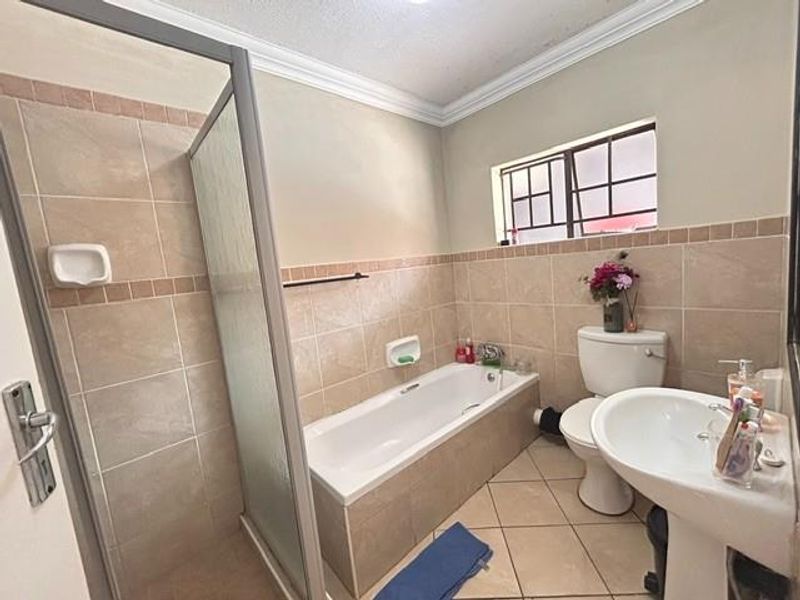 Townhouse For Sale in The Orchards, Akasia - Photo 10