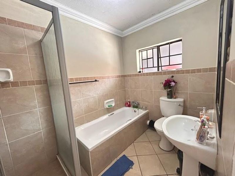 Townhouse For Sale in The Orchards, Akasia - Photo 9