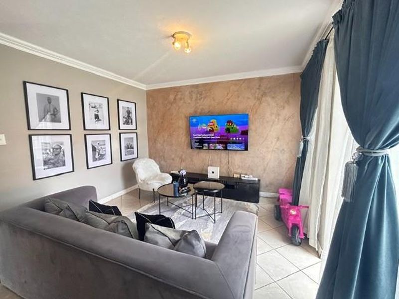 Townhouse For Sale in The Orchards, Akasia - Photo 4