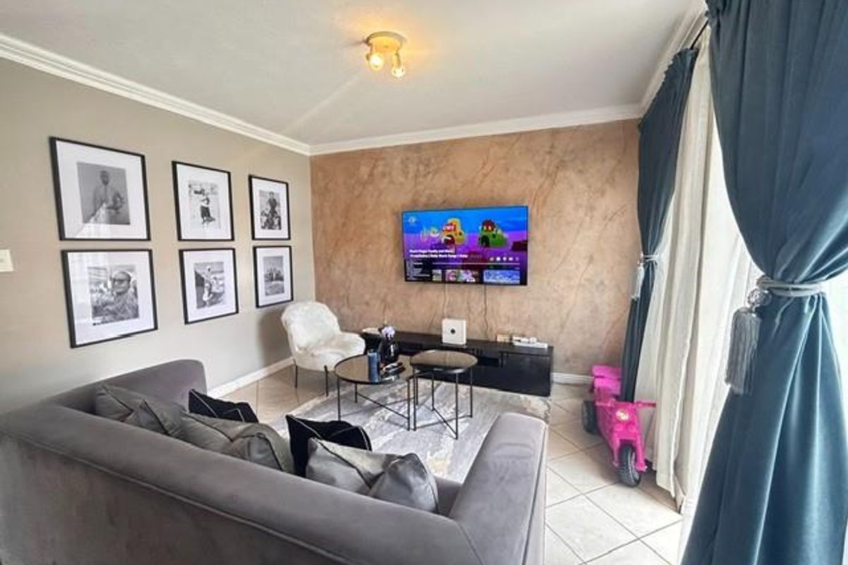 Townhouse For Sale in The Orchards, Akasia - Photo 4