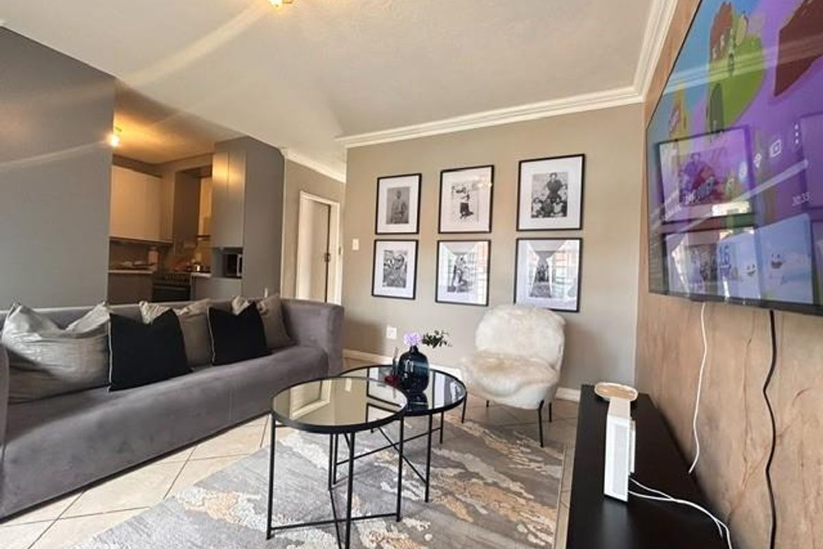 Townhouse For Sale in The Orchards, Akasia - Photo 5
