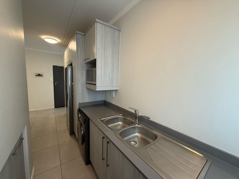 Duplex For Sale in Erand Gardens, Midrand - Photo 4