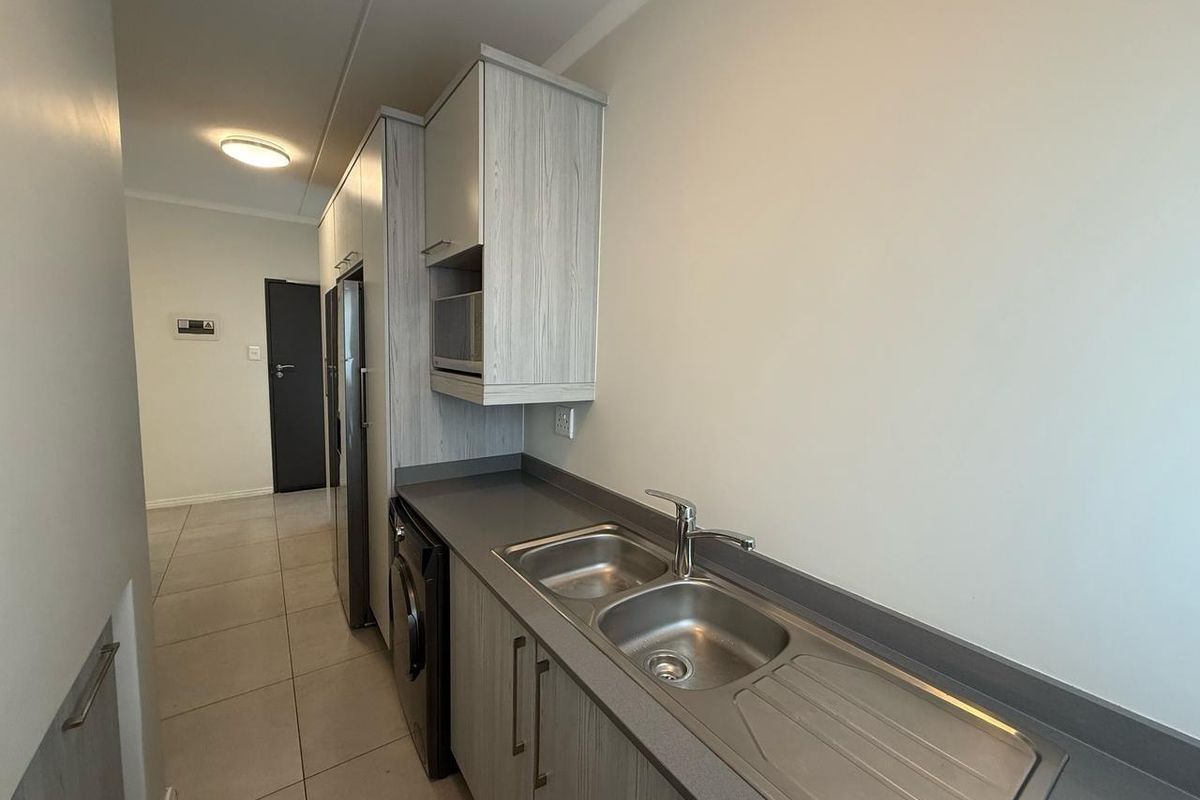 Duplex For Sale in Erand Gardens, Midrand - Photo 4