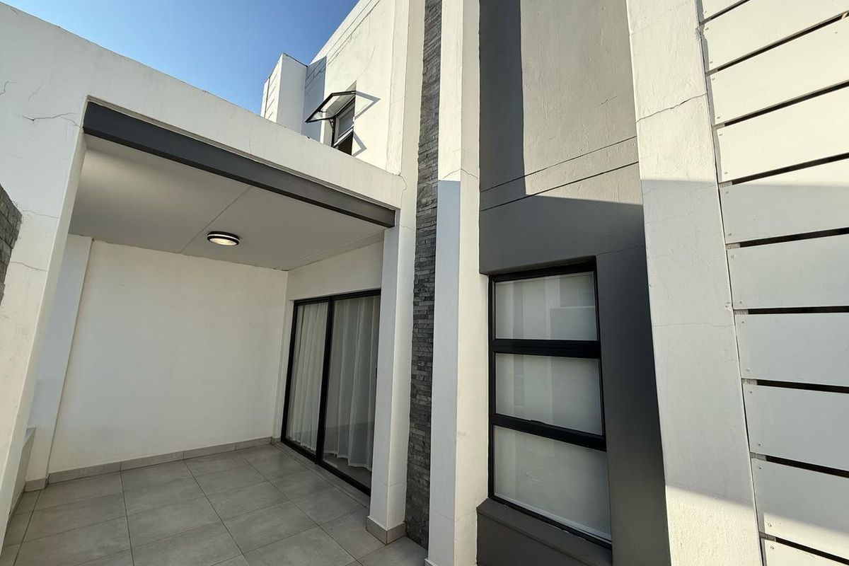 Duplex For Sale in Erand Gardens, Midrand - Photo 2