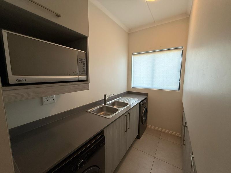 Duplex For Sale in Erand Gardens, Midrand - Photo 3
