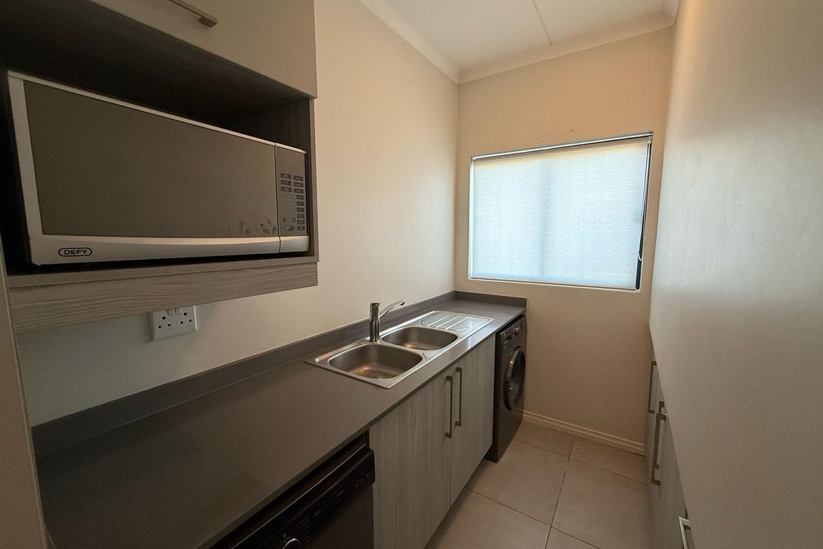 Duplex For Sale in Erand Gardens, Midrand - Photo 3