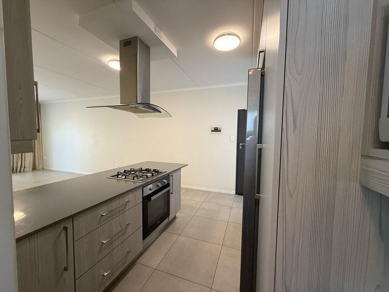 Duplex For Sale in Erand Gardens, Midrand - Photo 8