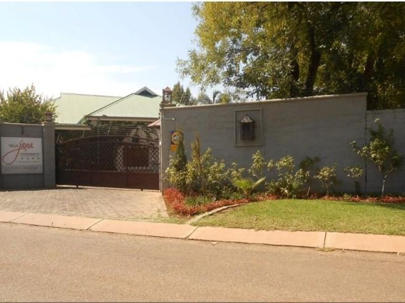 16 Bedroom Lodge For Sale in Equestria Pretoria Gauteng - Photo 8
