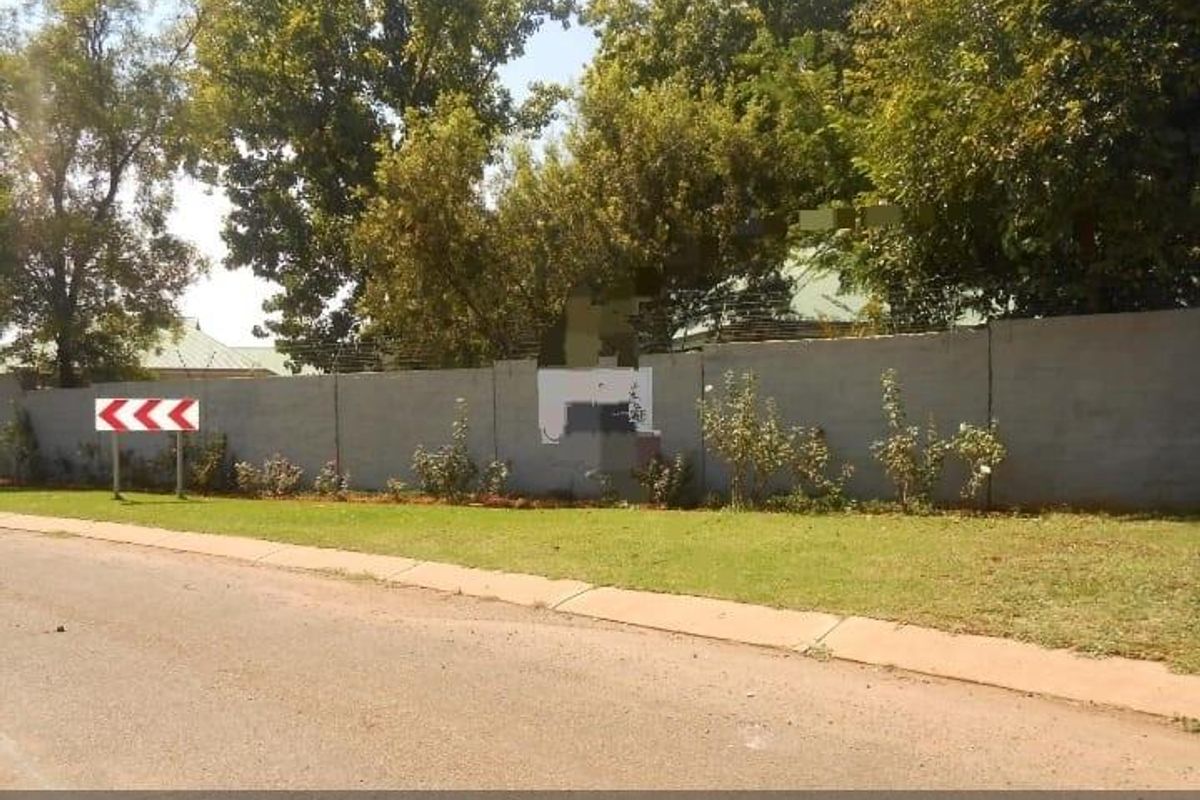 16 Bedroom Lodge For Sale in Equestria Pretoria Gauteng - Photo 4