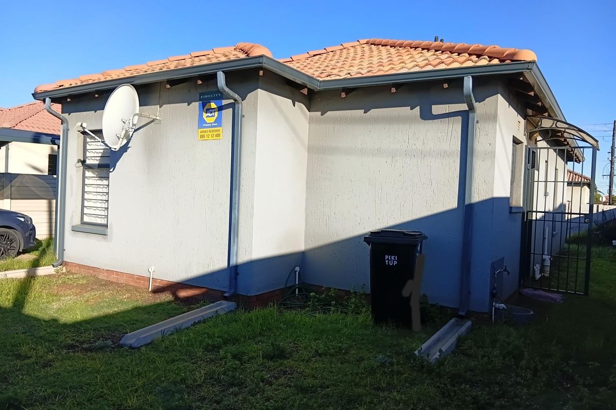 House To Rent in Protea Glen, Soweto - Photo 2